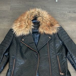 Thick leather jacket with removable fur collar